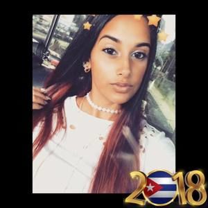 Meet your Posher, Lauren alejandra